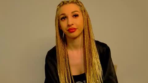 Snapshot of sia_a chatting on 12-23-25, 06:33 Anastasia online show from 12-23-25, 06:33