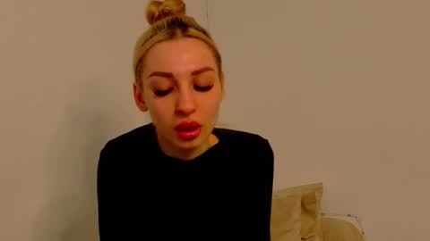 Snapshot of sia_a chatting on 01-12-26, 05:45 Anastasia online show from 01-12-26, 05:45