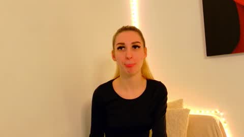 Snapshot of sia_a chatting on 02-27-26, 06:35 Anastasia online show from 02-27-26, 06:35