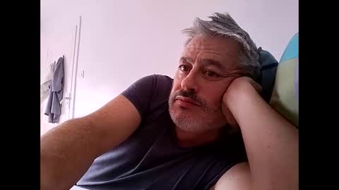 Snapshot of sibemolx chatting on 10-15-25, 01:44 sibemolx online show from 10-15-25, 01:44