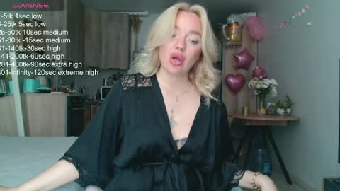Snapshot of siberian_girl_ chatting on 05-26-26, 05:58 Eva online show from 05-26-26, 05:58