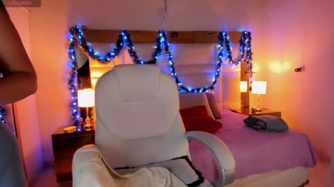 Sienna  online show from 11-25-25, 11:43