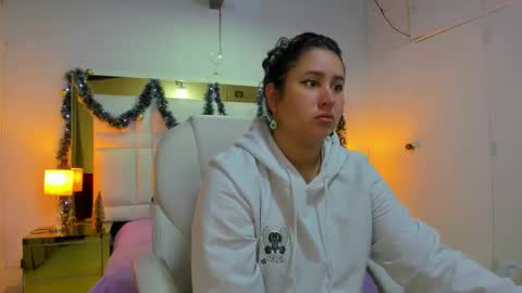 Sienna  online show from 12-17-25, 11:16