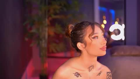 Sienna online show from 10-27-25, 06:45