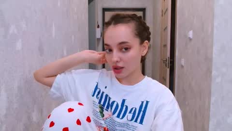 Sienna Mia online show from 05-14-26, 01:07