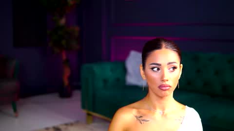Snapshot of siennaruh chatting on 09-20-25, 06:36 Sienna online show from 09-20-25, 06:36