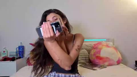 Snapshot of siensky chatting on 10-12-25, 11:26 Sienna online show from 10-12-25, 11:26