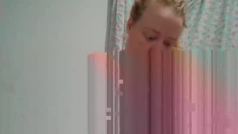 Snapshot of sierra_bby chatting on 05-10-26, 01:11 sierra_bby online show from 05-10-26, 01:11