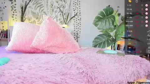 Snapshot of sierra_diamond chatting on 06-12-26, 06:18 Si online show from 06-12-26, 06:18