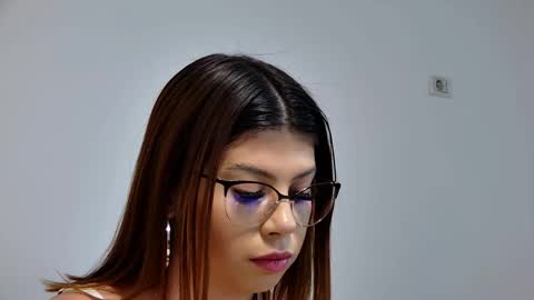 Snapshot of sierra_halle chatting on 03-08-25, 05:33 SIERRA online show from 03-08-25, 05:33