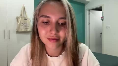 You fav Miss Si online show from 03-19-26, 11:14