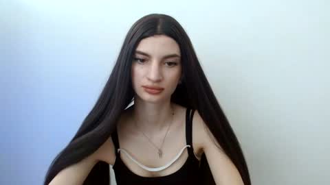 Snapshot of silkkisss chatting on 07-27-26, 07:04 Camilla online show from 07-27-26, 07:04