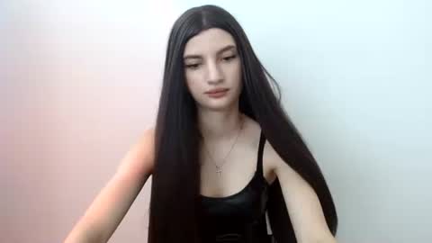 Snapshot of silkkisss chatting on 07-29-26, 07:06 Camilla online show from 07-29-26, 07:06