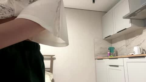 Sophie online show from 04-17-26, 02:09