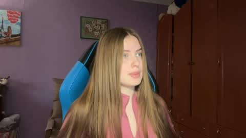 Snapshot of silksinner_ chatting on 04-03-26, 09:51 Erica online show from 04-03-26, 09:51