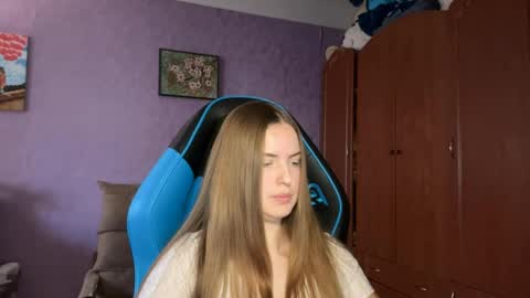 Snapshot of silksinner_ chatting on 04-04-26, 10:02 Erica online show from 04-04-26, 10:02