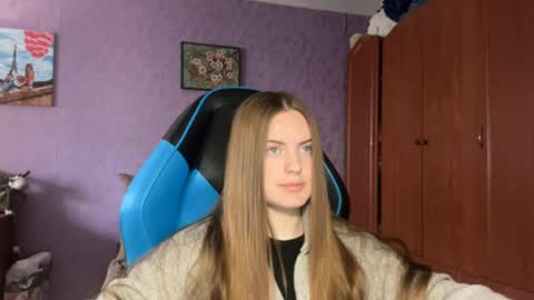 Snapshot of silksinner_ chatting on 04-08-26, 10:15 Erica online show from 04-08-26, 10:15