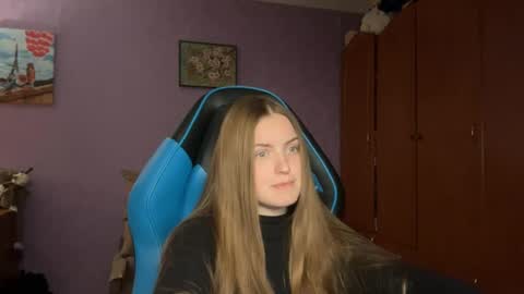 Snapshot of silksinner_ chatting on 04-13-26, 06:13 Erica online show from 04-13-26, 06:13