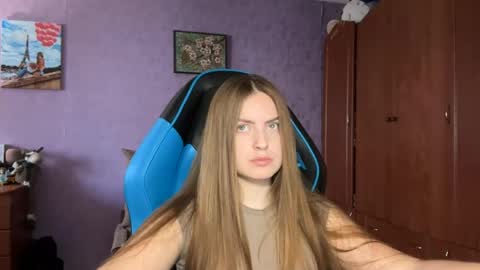 Snapshot of silksinner_ chatting on 04-15-26, 10:33 Erica online show from 04-15-26, 10:33