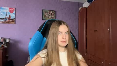Snapshot of silksinner_ chatting on 04-17-26, 07:55 Erica online show from 04-17-26, 07:55