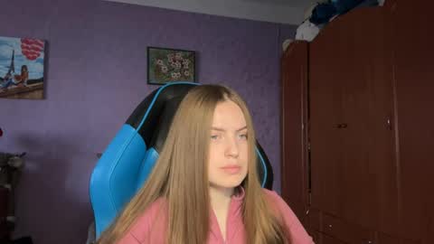 Snapshot of silksinner_ chatting on 04-22-26, 08:50 Erica online show from 04-22-26, 08:50