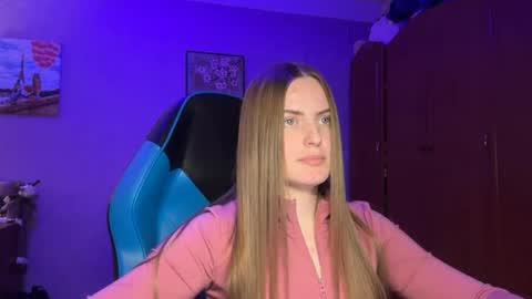 Snapshot of silksinner_ chatting on 04-24-26, 05:48 Erica online show from 04-24-26, 05:48