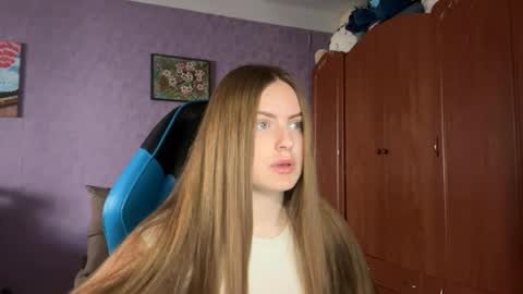 Snapshot of silksinner_ chatting on 04-27-26, 11:19 Erica online show from 04-27-26, 11:19
