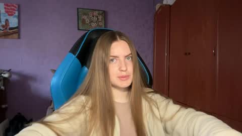 Snapshot of silksinner_ chatting on 04-29-26, 10:30 Erica online show from 04-29-26, 10:30