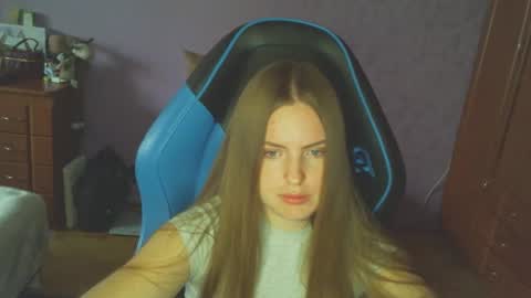 Snapshot of silksinner_ chatting on 05-01-26, 02:21 Erica online show from 05-01-26, 02:21