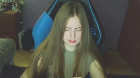 Snapshot of silksinner_ chatting on 05-03-26, 05:52 Erica online show from 05-03-26, 05:52