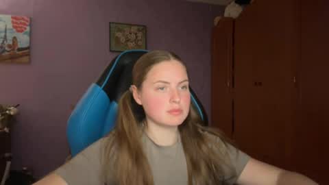 Snapshot of silksinner_ chatting on 05-10-26, 06:13 Erica online show from 05-10-26, 06:13