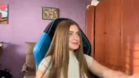 Snapshot of silksinner_ chatting on 05-11-26, 02:45 Erica online show from 05-11-26, 02:45