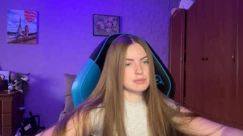 Snapshot of silksinner_ chatting on 05-12-26, 09:06 Erica online show from 05-12-26, 09:06