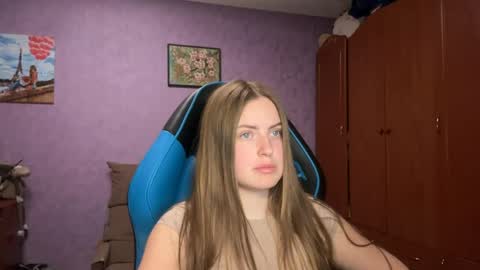 Snapshot of silksinner_ chatting on 05-15-26, 05:53 Erica online show from 05-15-26, 05:53