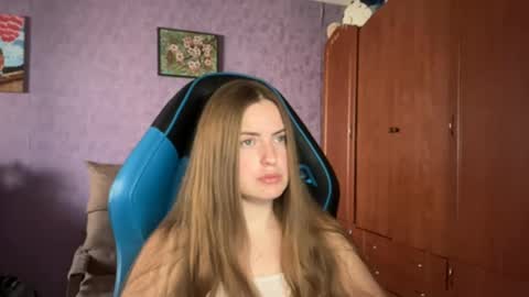 Snapshot of silksinner_ chatting on 05-24-26, 11:48 Erica online show from 05-24-26, 11:48