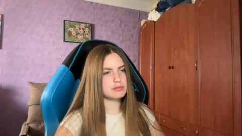 Snapshot of silksinner_ chatting on 05-25-26, 12:22 Erica online show from 05-25-26, 12:22