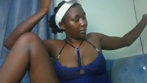 Snapshot of silky_aura chatting on 05-31-26, 07:59 Memoo online show from 05-31-26, 07:59
