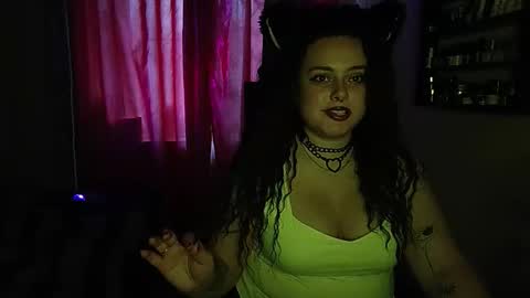 Snapshot of silkyscent chatting on 10-26-25, 12:44 silkyscent online show from 10-26-25, 12:44