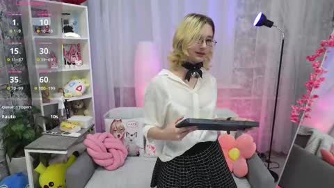Snapshot of silva__tail chatting on 09-11-25, 01:11 Silva online show from 09-11-25, 01:11