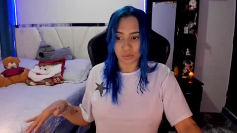 Snapshot of silver_jinx chatting on 01-04-25, 01:42 powder online show from 01-04-25, 01:42