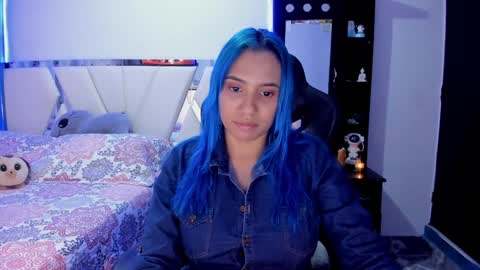 Snapshot of silver_jinx chatting on 01-15-25, 12:30 powder online show from 01-15-25, 12:30