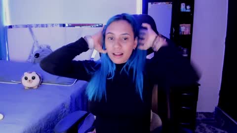 Snapshot of silver_jinx chatting on 02-08-25, 01:11 powder online show from 02-08-25, 01:11