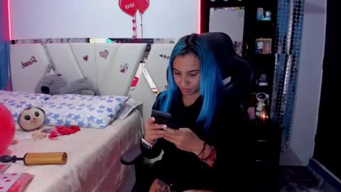 Snapshot of silver_jinx chatting on 02-14-25, 01:45 powder online show from 02-14-25, 01:45