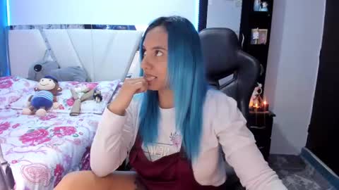 Snapshot of silver_jinx chatting on 03-08-25, 12:33 powder online show from 03-08-25, 12:33