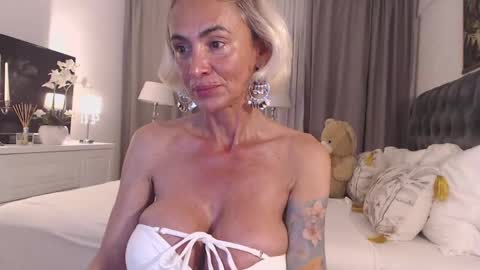 Snapshot of silver_miss chatting on 04-22-26, 06:31 Silver ok online show from 04-22-26, 06:31