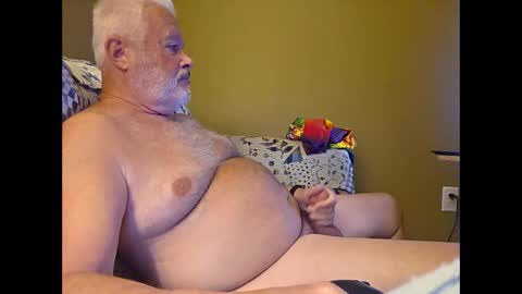 Snapshot of silverdaddy_1955 chatting on 05-01-26, 09:36 Daddy Bear online show from 05-01-26, 09:36