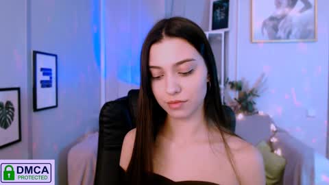 Snapshot of silvia_queen1 chatting on 12-22-24, 08:47 Silvia nude in pvt online show from 12-22-24, 08:47