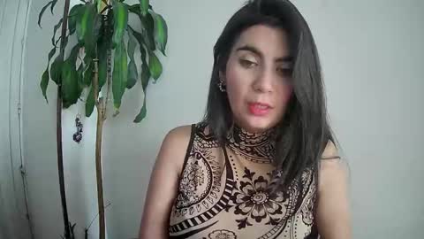 Snapshot of silviecollins chatting on 12-14-24, 02:21 Silvie online show from 12-14-24, 02:21