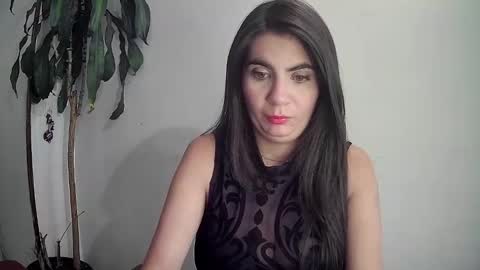 Snapshot of silviecollins chatting on 12-14-24, 10:28 Silvie online show from 12-14-24, 10:28