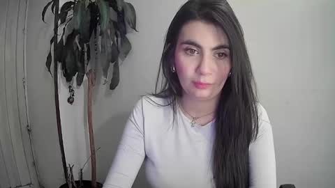 Snapshot of silviecollins chatting on 12-18-24, 01:05 Silvie online show from 12-18-24, 01:05